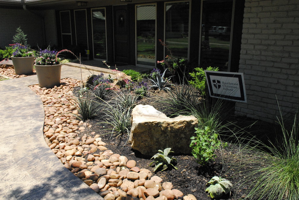 This is an example of a mid-sized mid-century modern drought-tolerant and full sun front yard stone garden path in Dallas for spring.