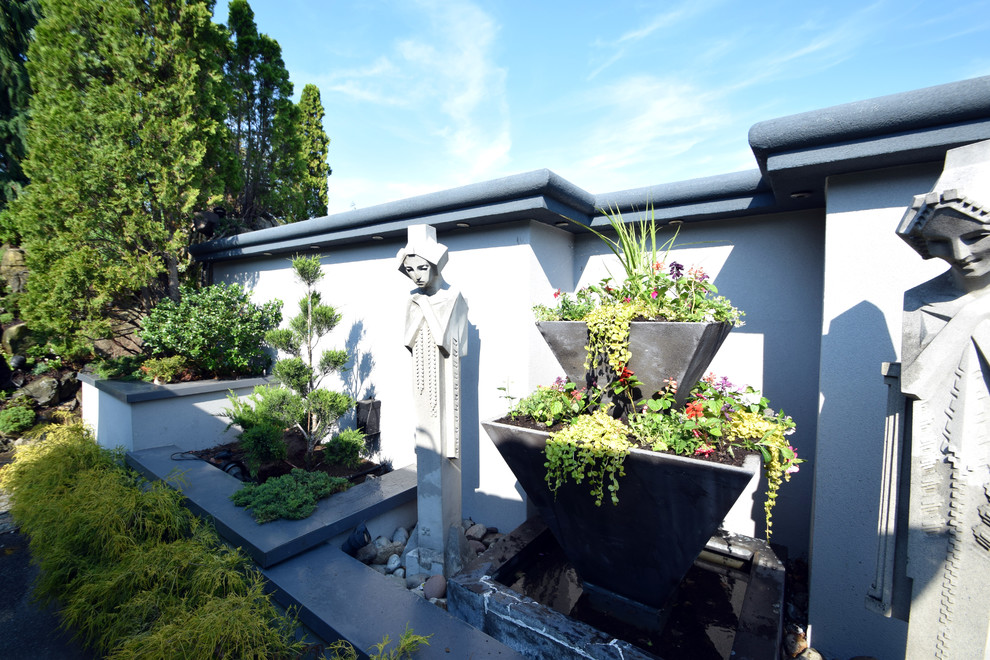 Mill Basin, Brooklyn Landscape Enhancements Contemporary