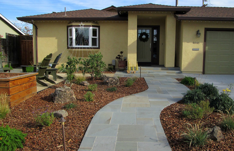 Photo of a large drought-tolerant and full sun front yard stone garden path in San Francisco for spring.