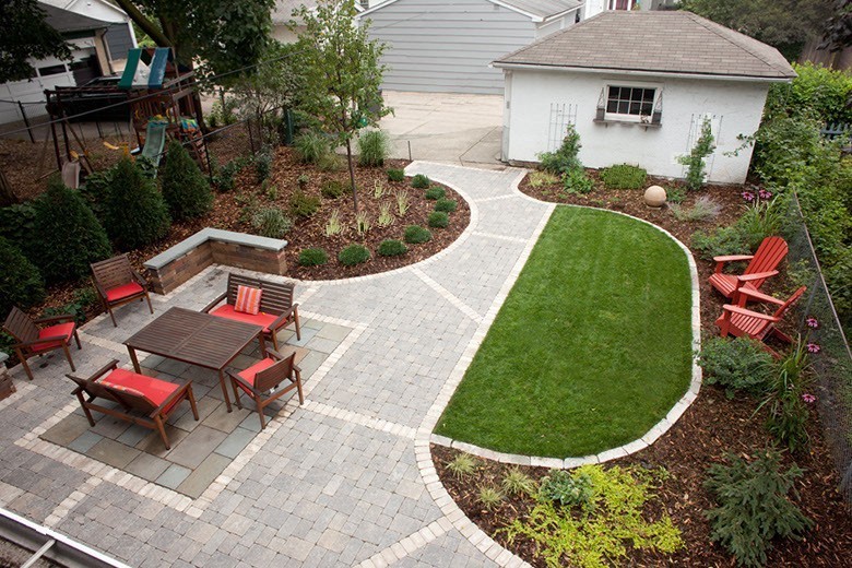 Inspiration for a mid-sized craftsman backyard stone landscaping in Minneapolis.
