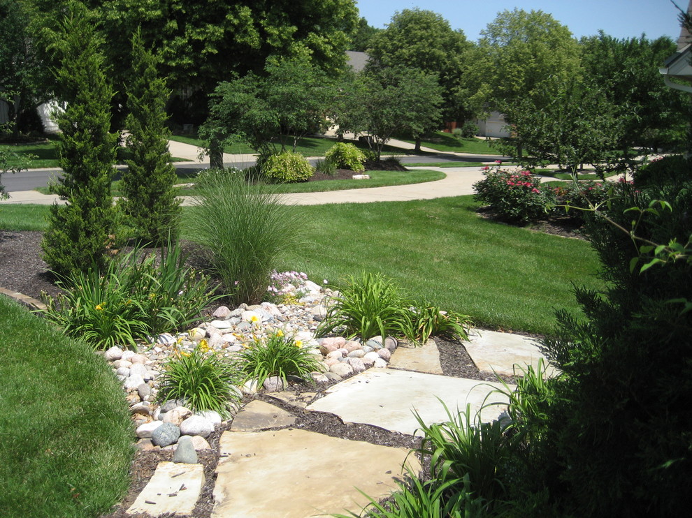 Medium sized side formal full sun garden for summer in Kansas City with a garden path.