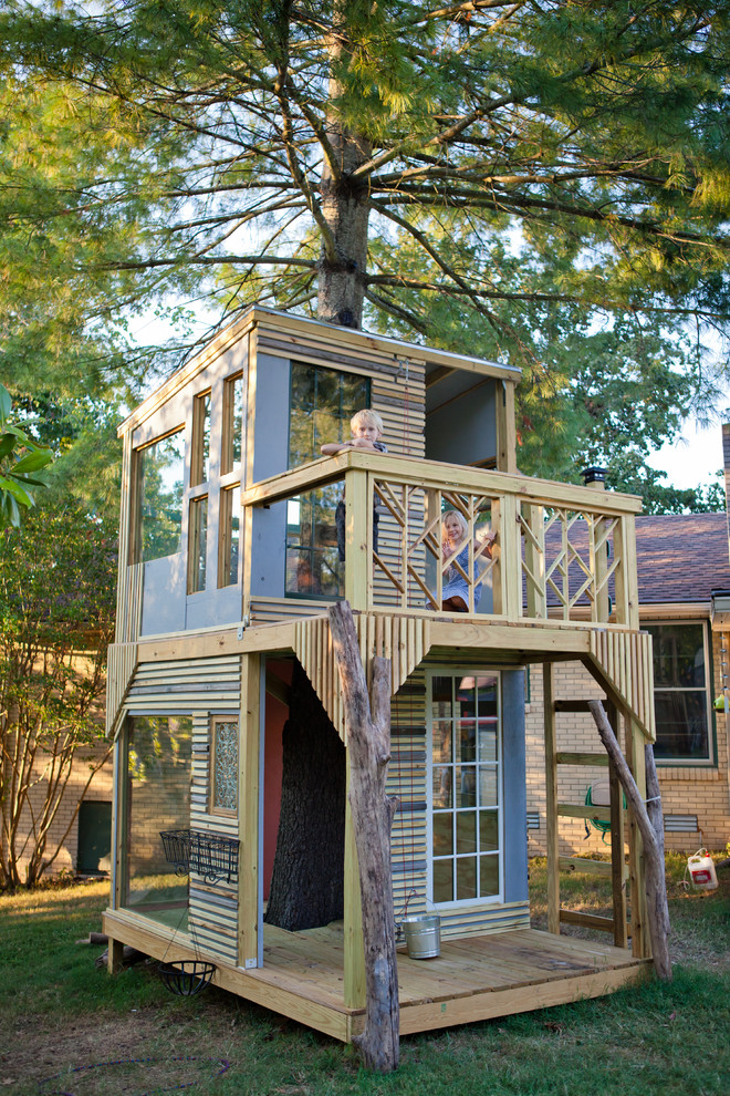 Design ideas for a contemporary garden in Nashville with a climbing frame.