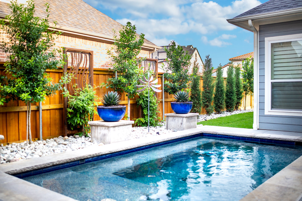 Design ideas for a mid-sized contemporary partial sun backyard landscaping in Dallas.