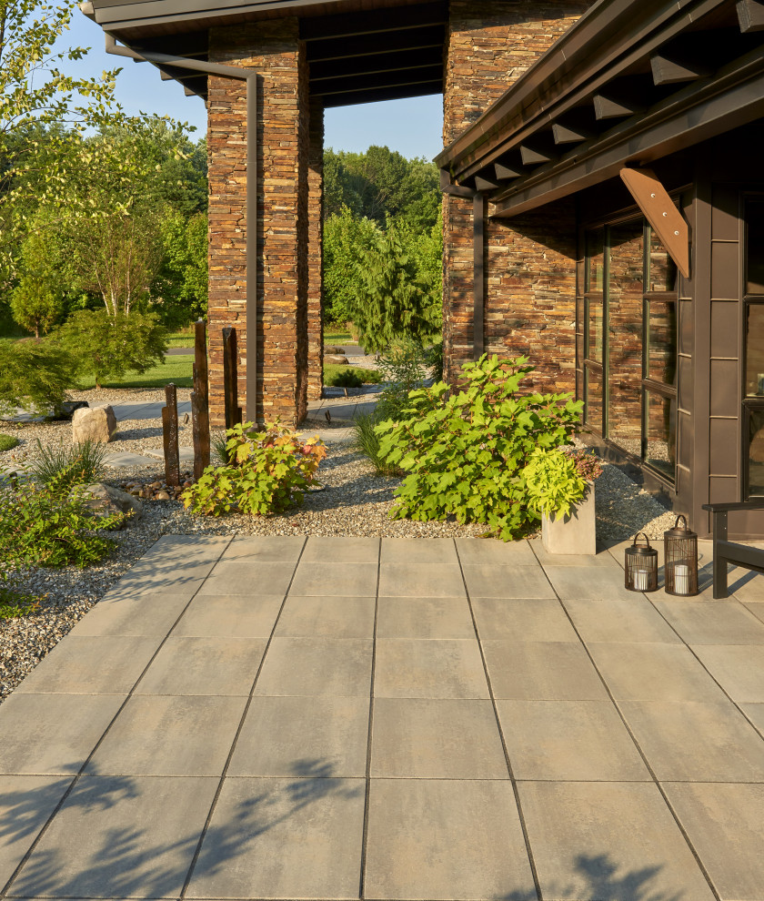 Modern Backyard Oasis in Moorestown, New Jersey Modern Garden