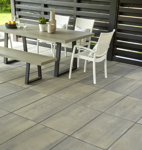 Modern Backyard Oasis in Moorestown, New Jersey Moderno Giardino