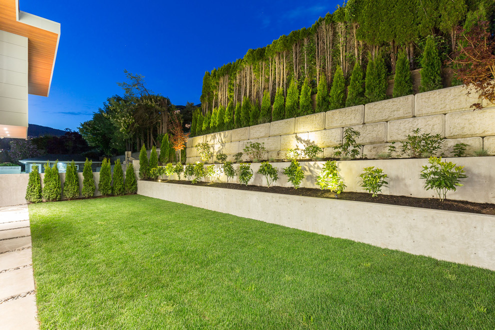 Idee per un giardino formale minimalista dietro casa