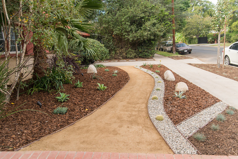 Inspiration for a small modern front xeriscape full sun garden for spring in Los Angeles with a garden path and gravel.