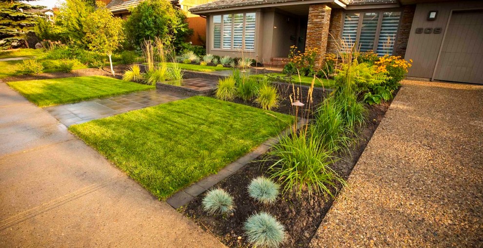 Modern Front Yard - Landscape - Calgary - by Evolve Landscapes | Houzz