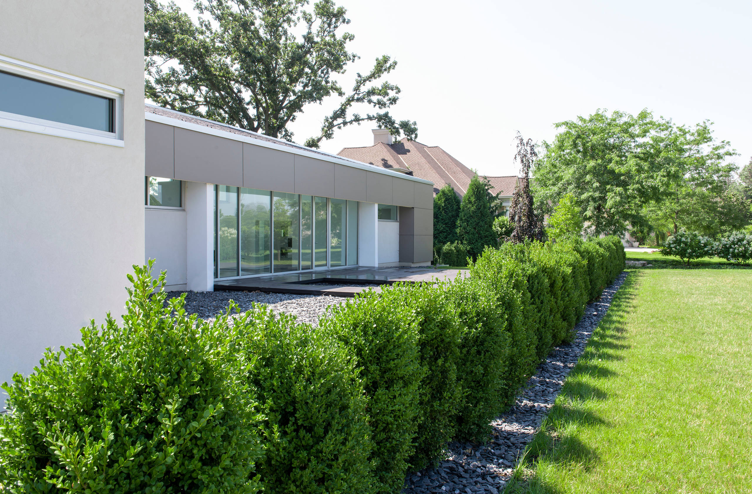 Modern Front Yard Landscape - Racine - Modern - Landscape - Milwaukee - by Ginkgo  Leaf Studio | Houzz