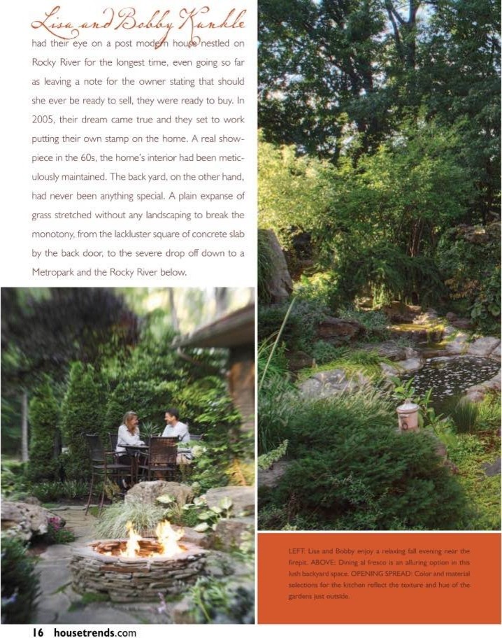 Geometrischer, Halbschattiger Klassischer Garten hinter dem Haus mit Feuerstelle und Natursteinplatten in Cleveland