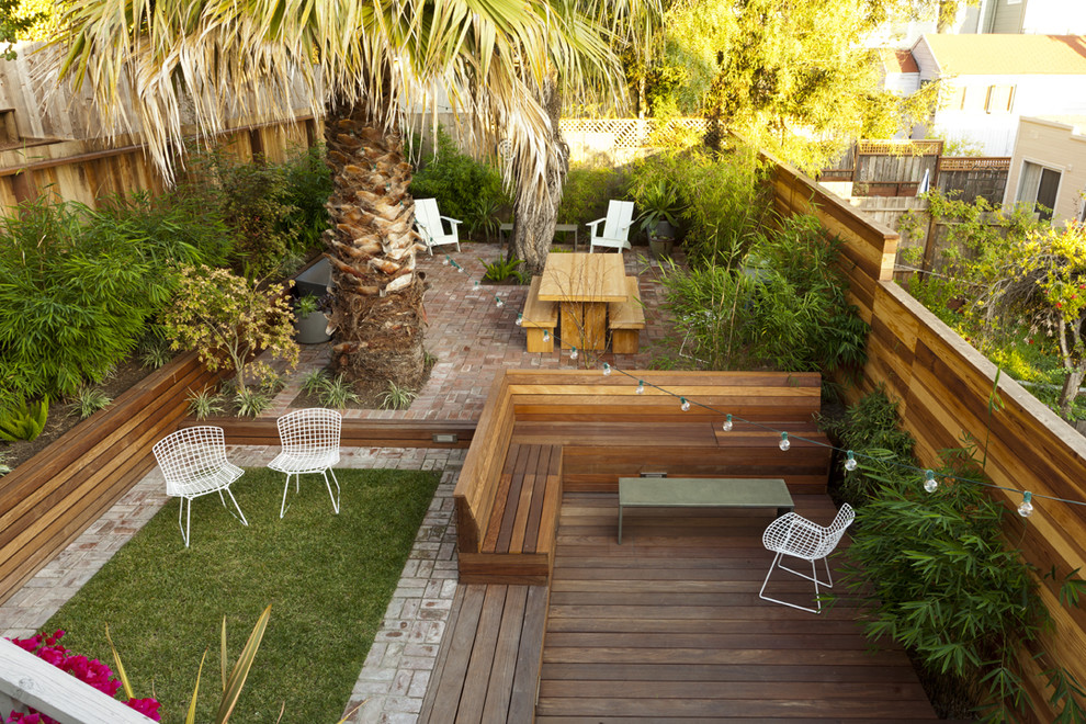 Photo of a contemporary garden in San Francisco.