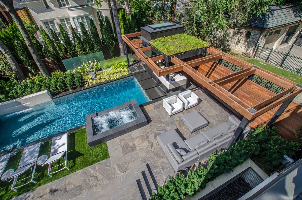 Ispirazione per un piccolo giardino minimal esposto in pieno sole dietro casa in estate con fontane e pavimentazioni in pietra naturale