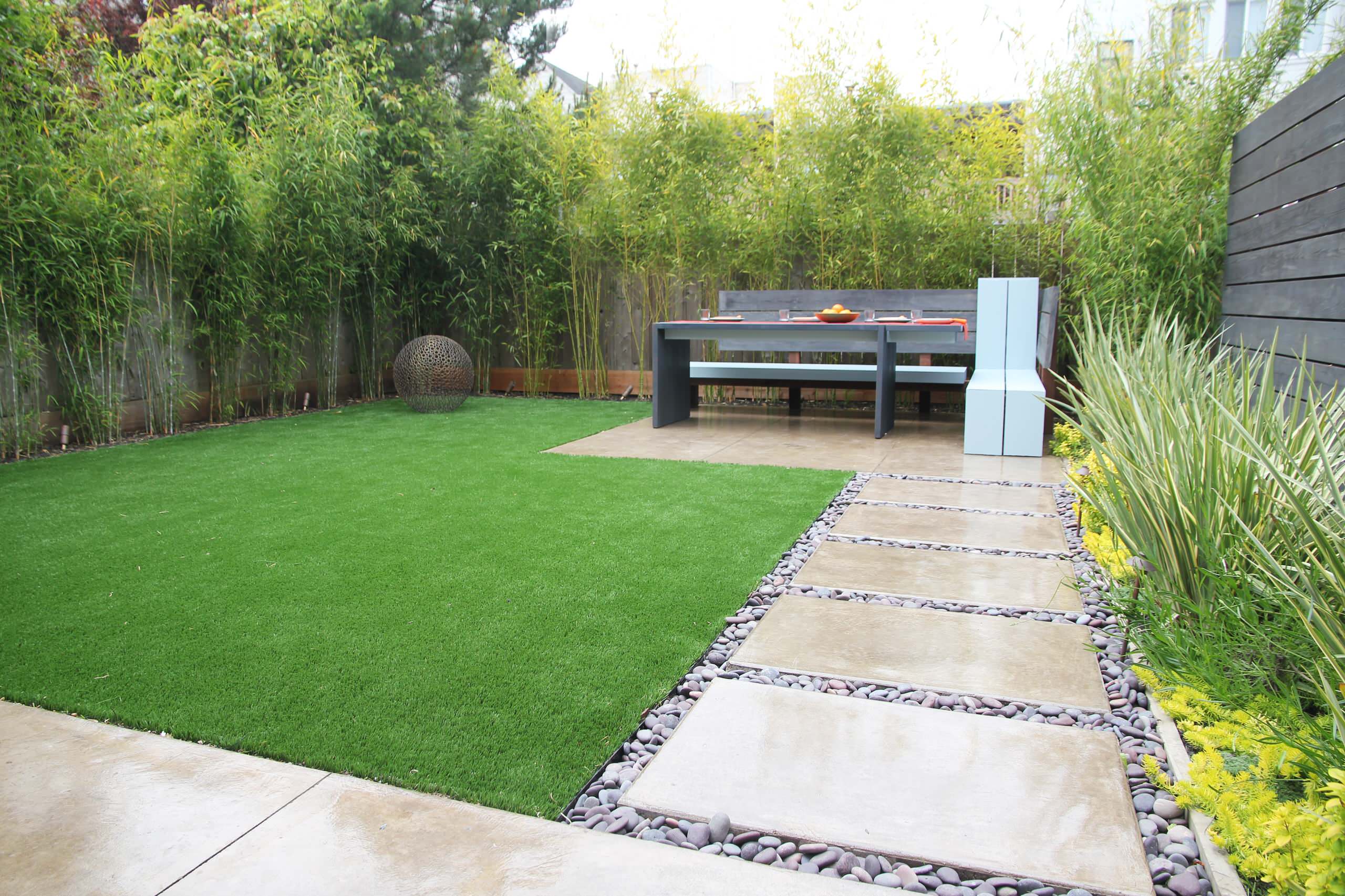 This is an example of a small contemporary backyard landscaping in San Francisco.