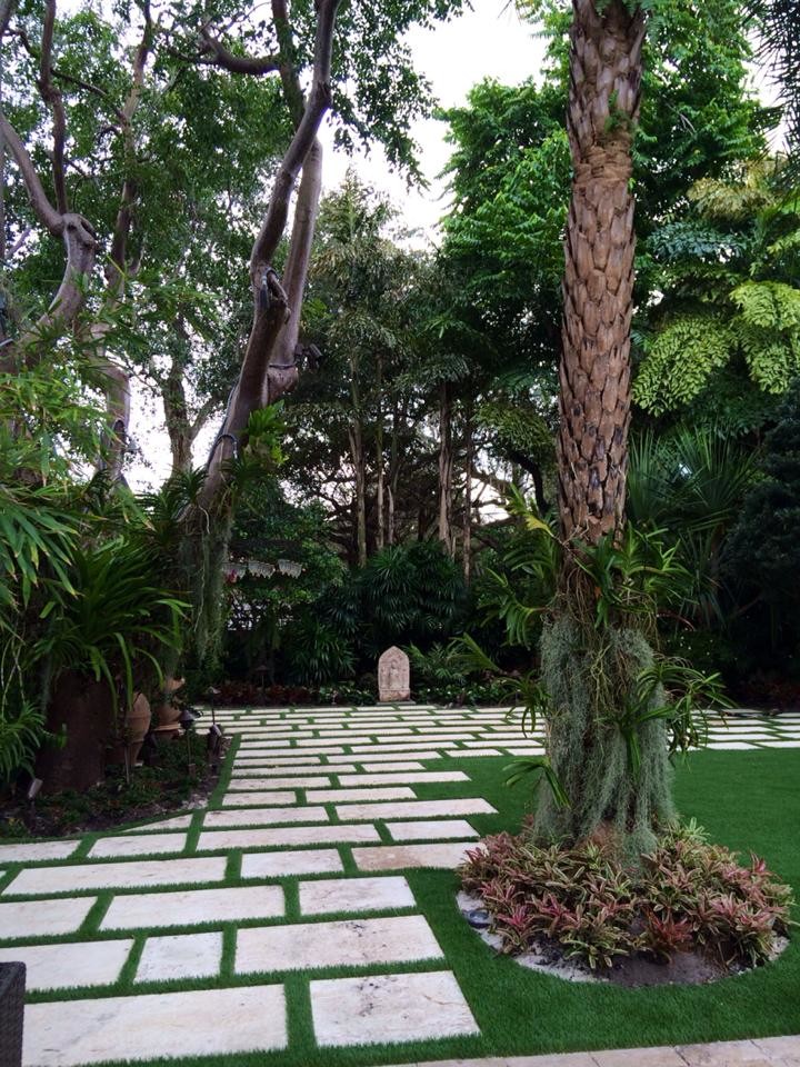 Design ideas for a modern garden in Miami.