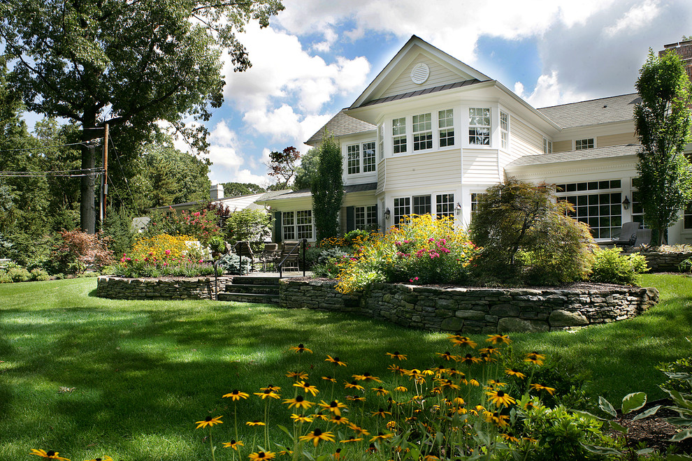 Design ideas for a traditional backyard landscaping in New York.