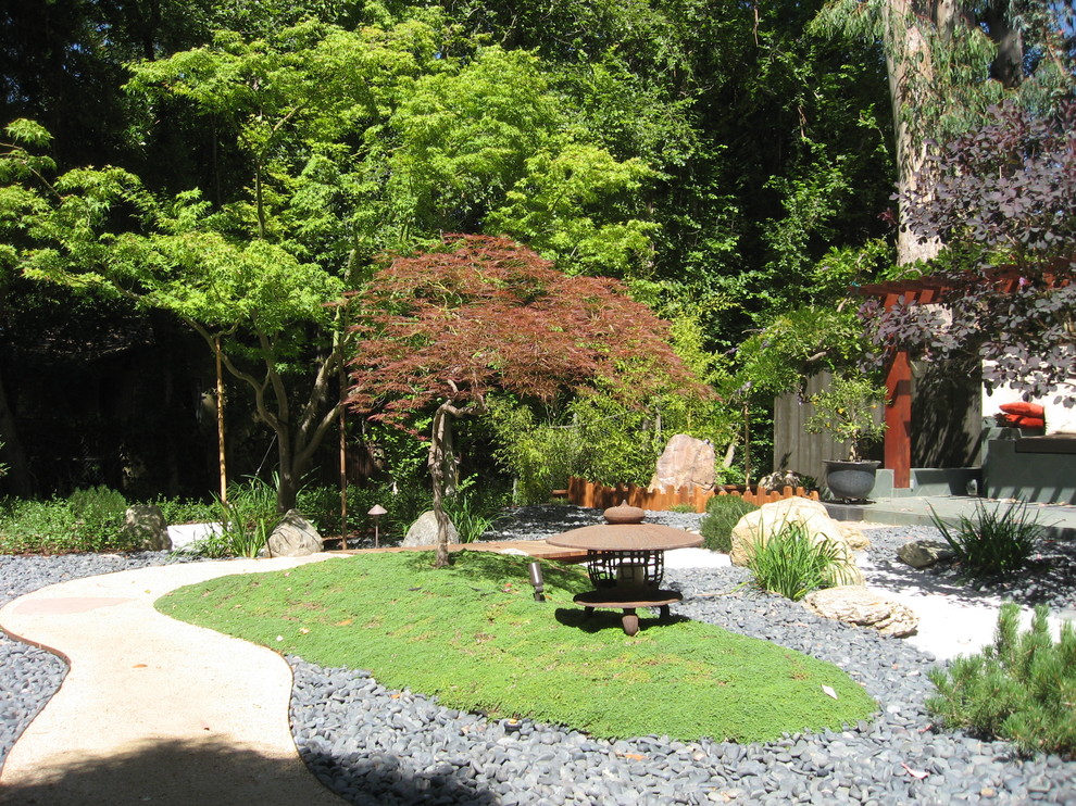 Inspiration for an asian landscaping in San Francisco.