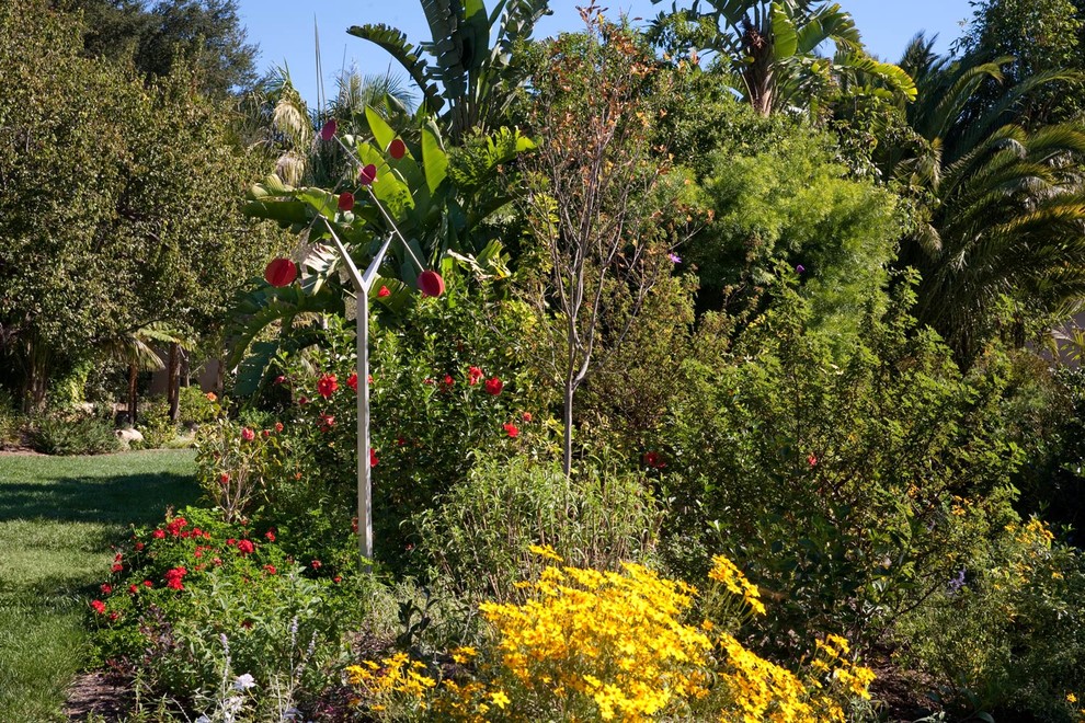 Esempio di un giardino formale mediterraneo esposto in pieno sole di medie dimensioni e dietro casa
