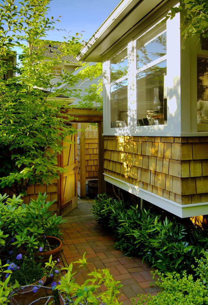 Inspiration for a craftsman landscaping in Seattle.
