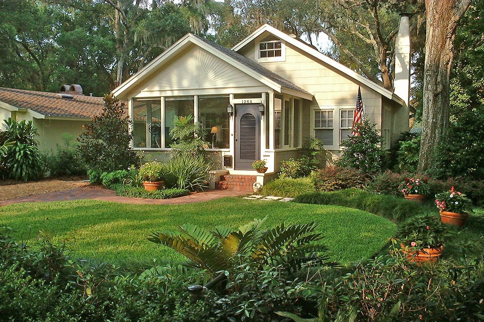 Design ideas for a classic garden in Orlando.