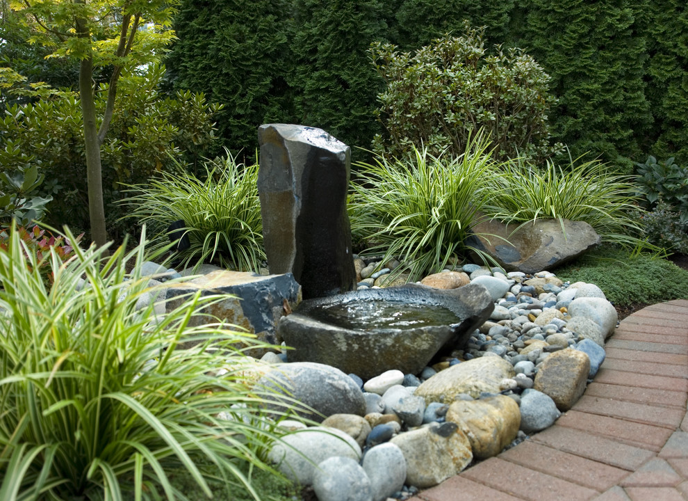 Inspiration for a contemporary landscaping in Seattle.