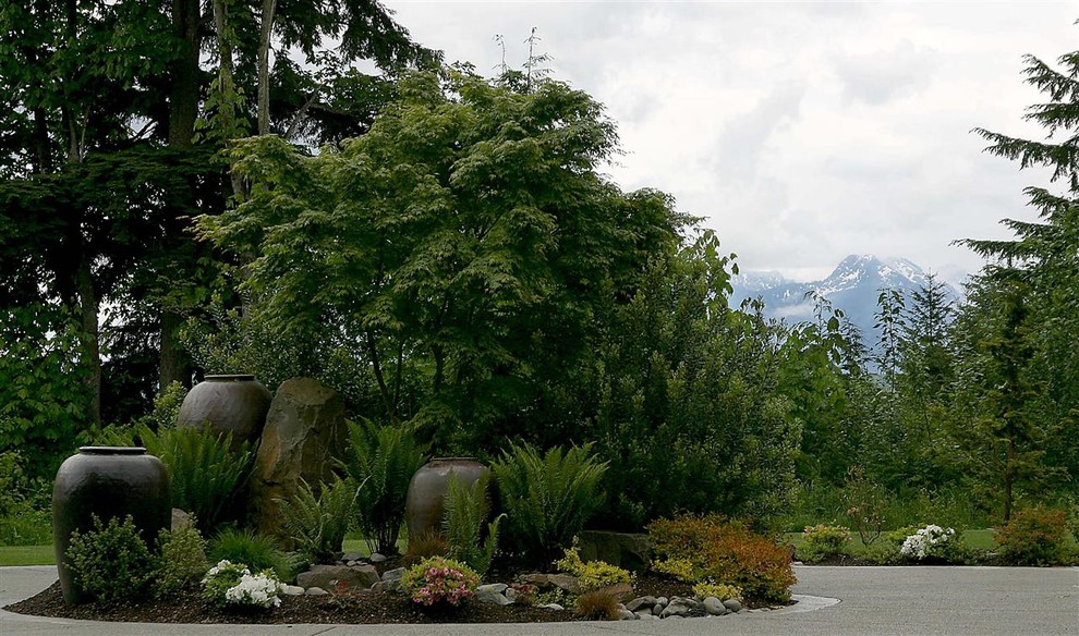 Moderner Garten mit Feuerstelle in Seattle