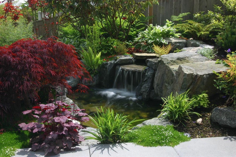 Design ideas for a contemporary waterfall in Seattle.