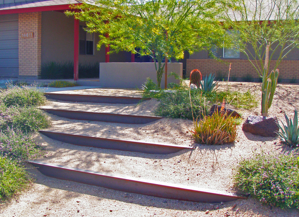 Immagine di un giardino xeriscape minimalista davanti casa con scale
