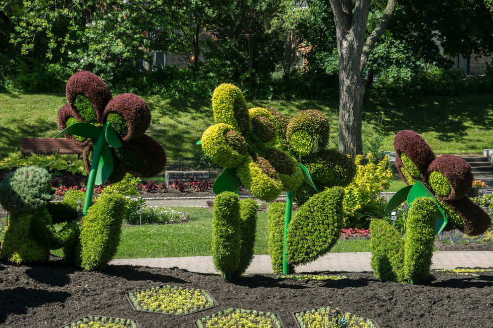 モントリオールにあるコンテンポラリースタイルのおしゃれな庭の写真