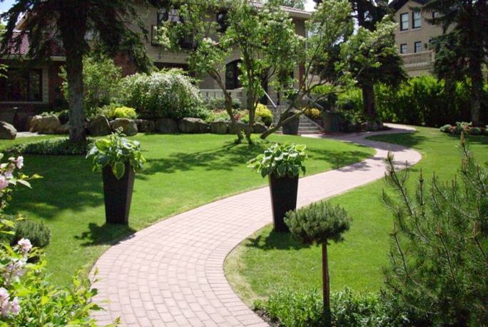 Photo of a modern landscaping in Calgary.