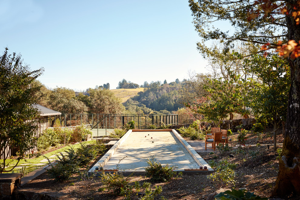 Halbschattiger Landhaus Garten mit Sportplatz in San Francisco
