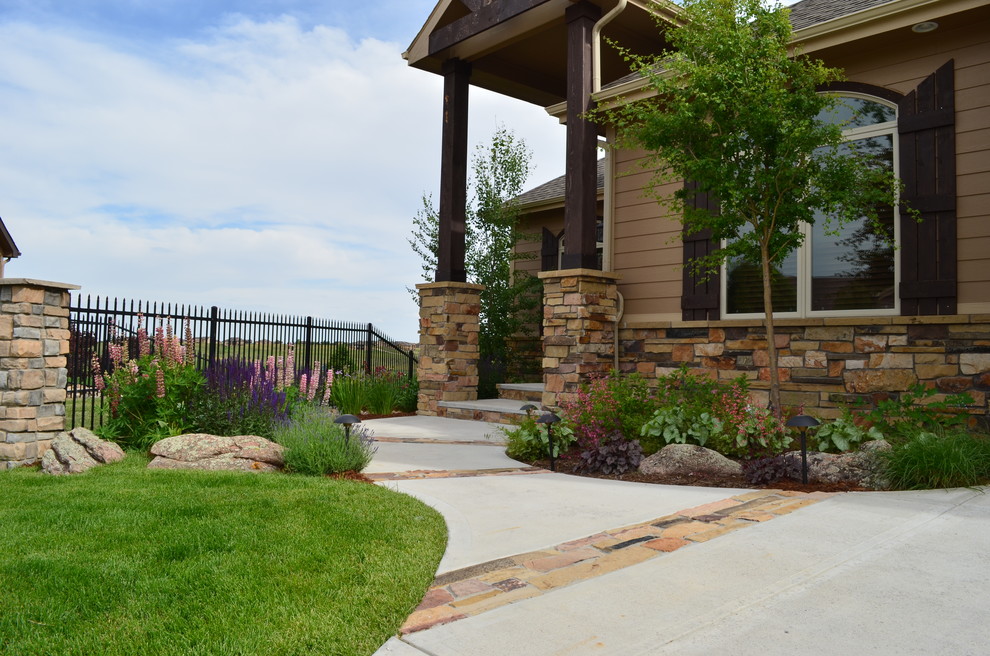 Design ideas for a mid-sized traditional full sun front yard brick garden path in Denver.