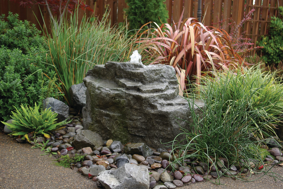Пример оригинального дизайна: садовый фонтан в современном стиле
