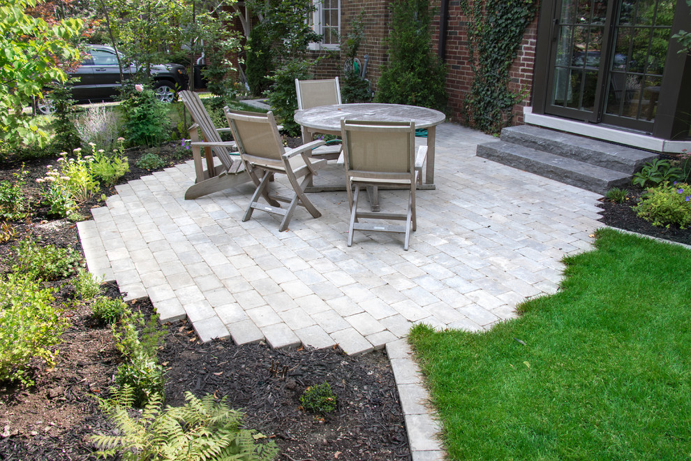 Mt. Pleasant & Eglinton A Private Oasis Traditional Landscape