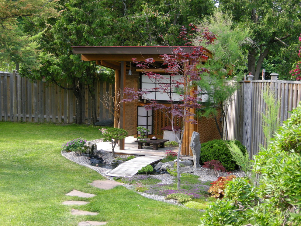 Пример оригинального дизайна: японский сад в восточном стиле с покрытием из каменной брусчатки