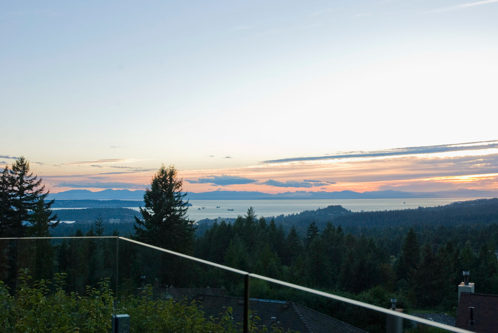 Design ideas for a contemporary landscaping in Vancouver.