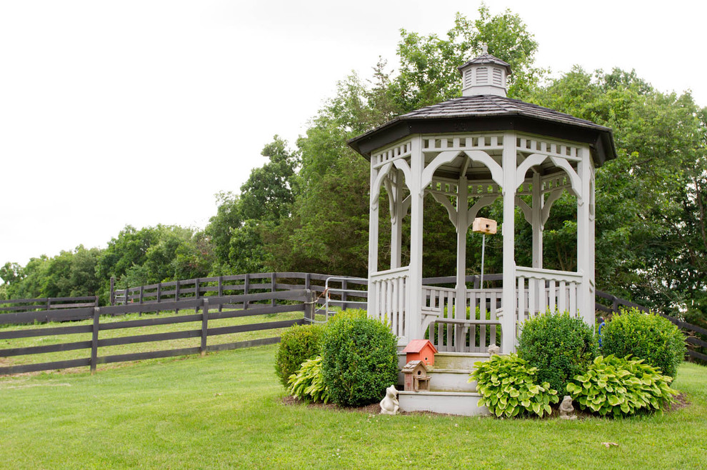 Photo of a small farmhouse backyard landscaping in New York.