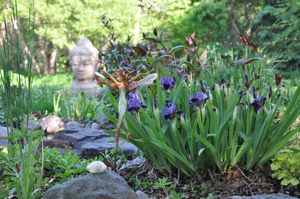Design ideas for an eclectic landscaping in Minneapolis.