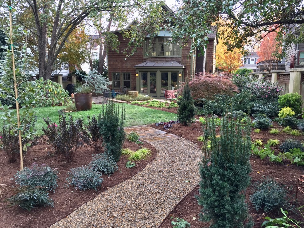 シャーロットにあるトランジショナルスタイルのおしゃれな庭の写真