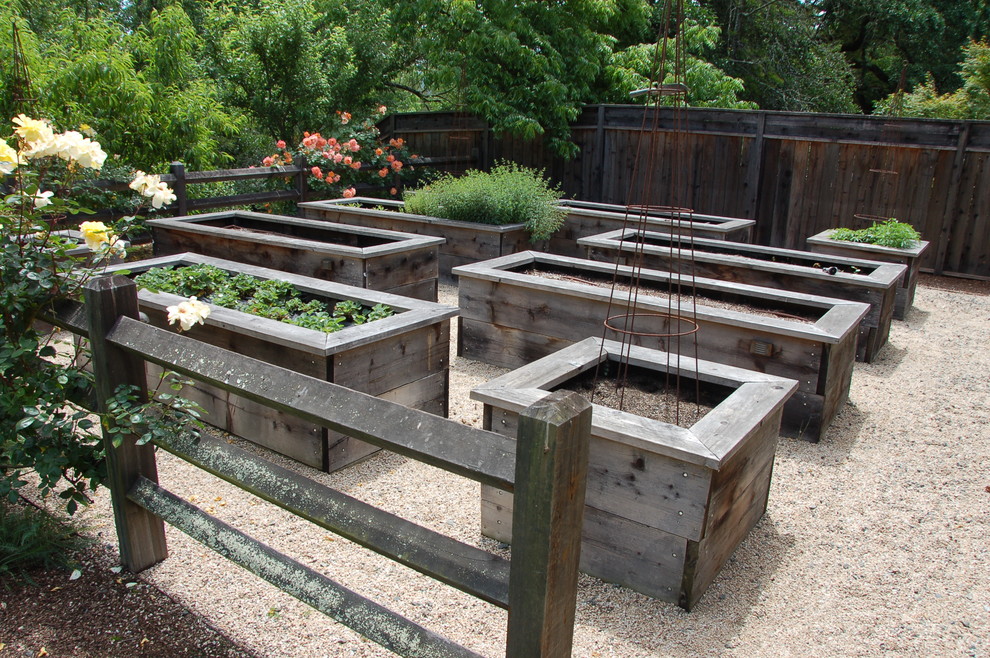 Photo of a farmhouse gravel landscaping in San Francisco.