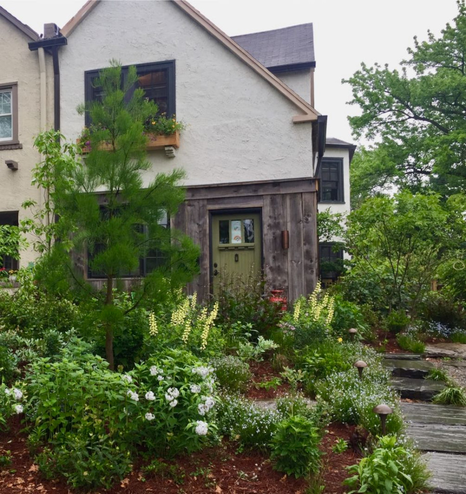 Narberth, PA Landscape Restoration & Hardscaping Farmhouse