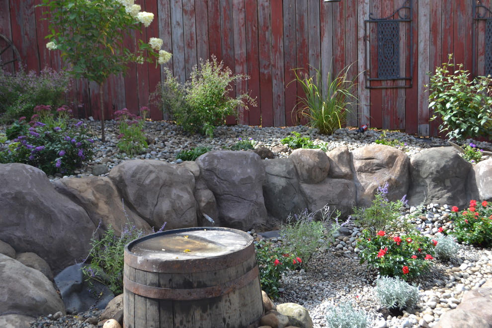 Design ideas for a rustic landscaping in Detroit.