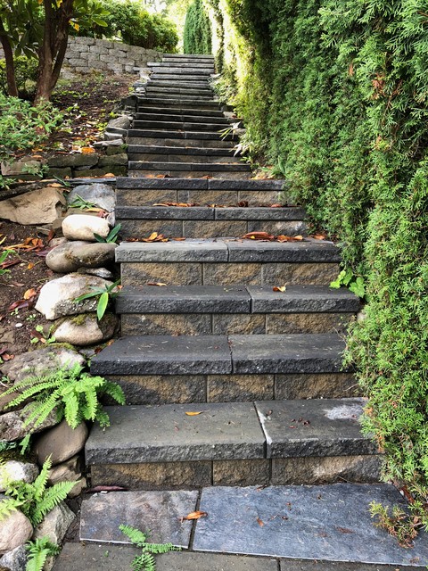 Natural flagstone pathway and manor stone steps - Transitional - Garden ...