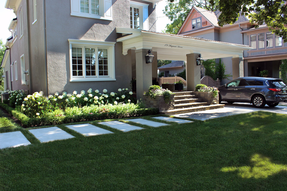 Inspiration for a traditional front yard garden path in Toronto.
