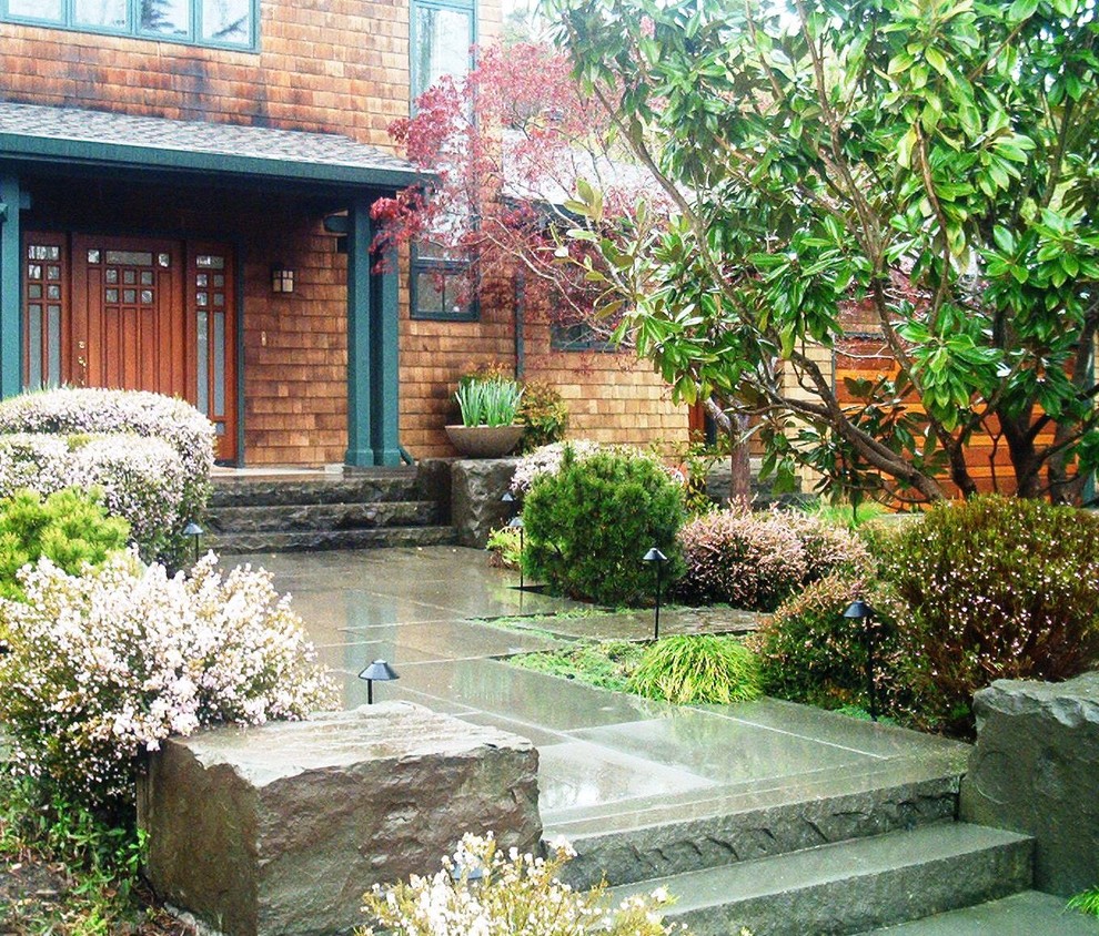 Design ideas for a medium sized classic front partial sun garden in San Francisco with natural stone paving.
