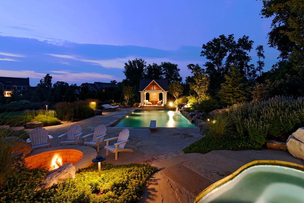 Eklektischer Garten mit Feuerstelle in Washington, D.C.