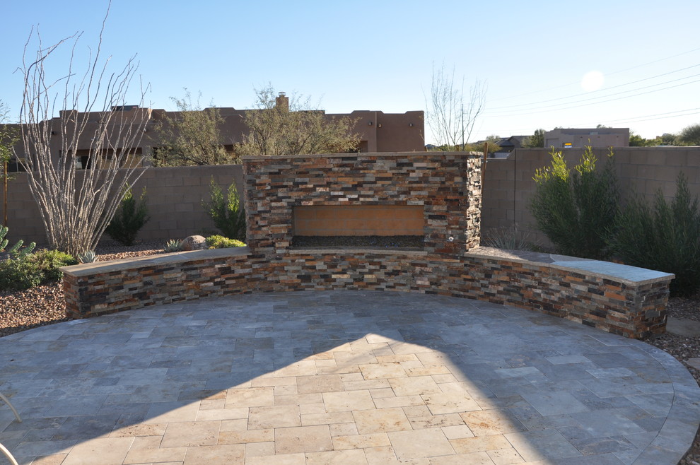 Inspiration for a traditional landscaping in Phoenix.