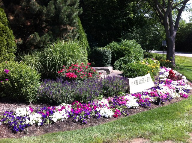 Decorate your neighborhood entrance