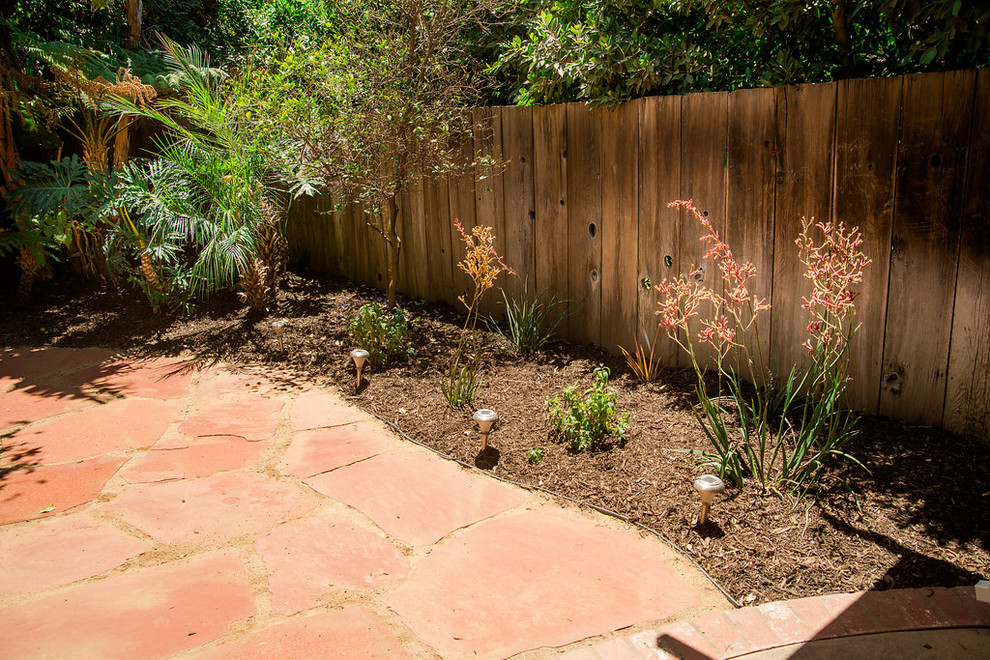 Photo of a small rustic back partial sun garden for spring in Los Angeles with an outdoor sport court and mulch.