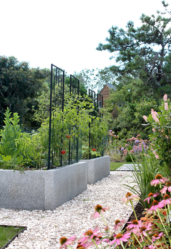 Ispirazione per un ampio orto in giardino minimalista esposto in pieno sole in estate