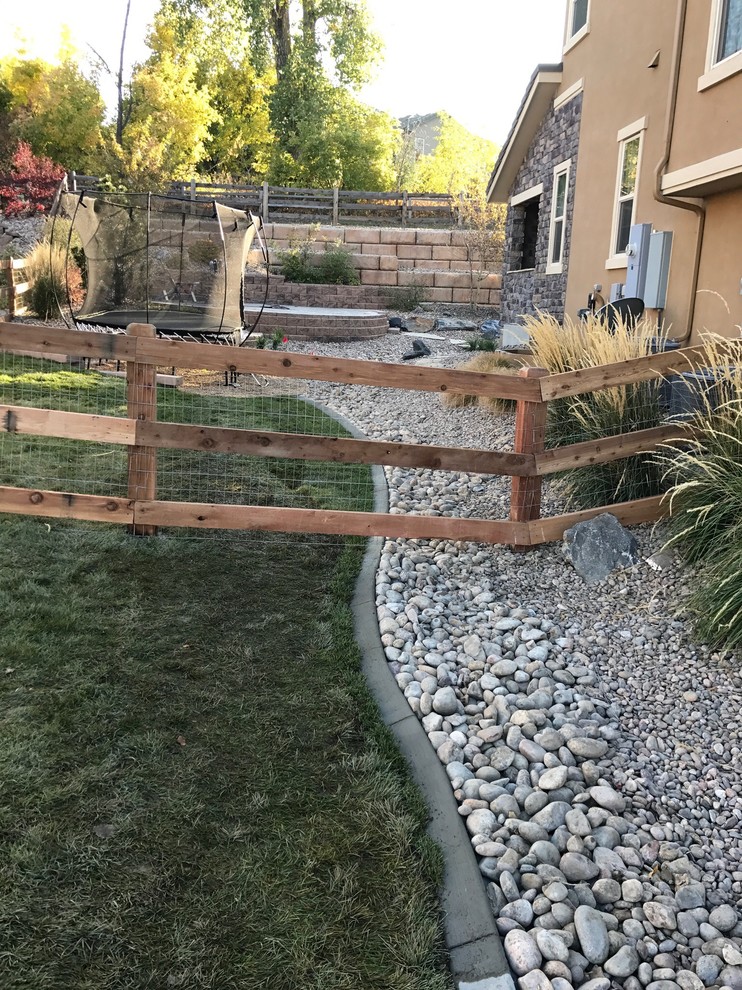 Photo of a large rustic drought-tolerant side yard landscaping in Denver for summer.